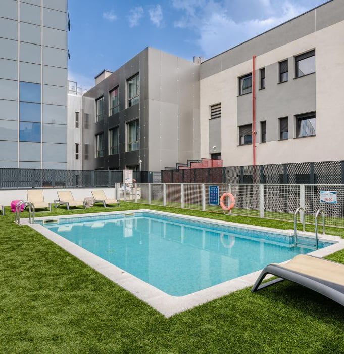 piscina-livensa-living-barcelona-marina-2-1